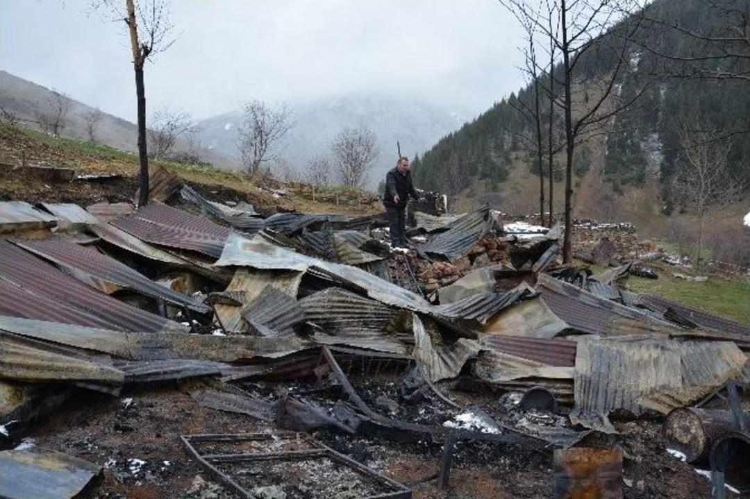 Ordu&rsquo;da 8 Ev Ve 2 Samanlık Kundakladı