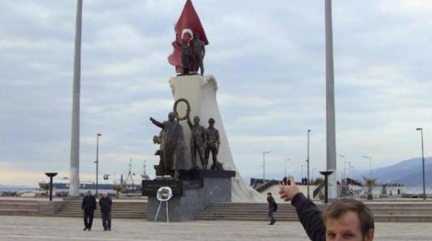 İskenderun'da Yıldızsız T&uuml;rk Bayrağı Tepki &Ccedil;ekti