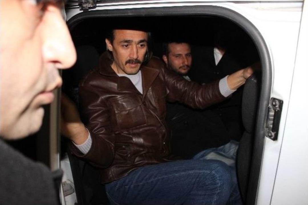 Babasını Rehin Aldı