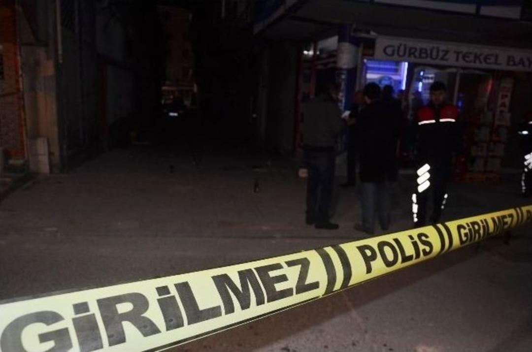 Malatya&rsquo;da Bı&ccedil;aklı-sopalı Kavga: 1 Yaralı