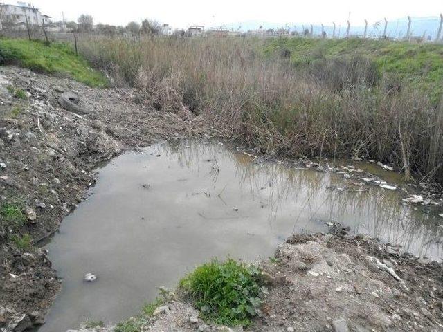 Yenik&ouml;y Durağı &Ccedil;alışanları Ağır Kokudan Şikayet&ccedil;i 3