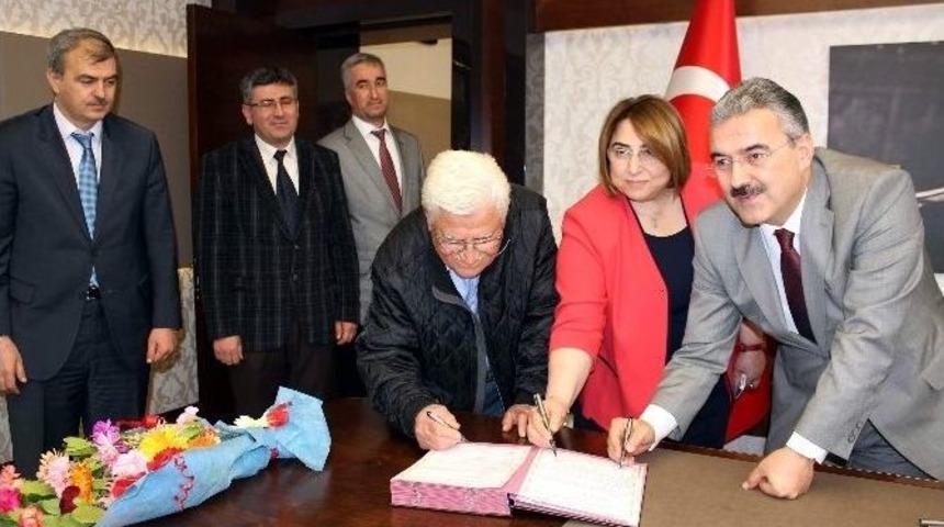 Eğitime Destek İ&ccedil;in Arsasını Bağışladı