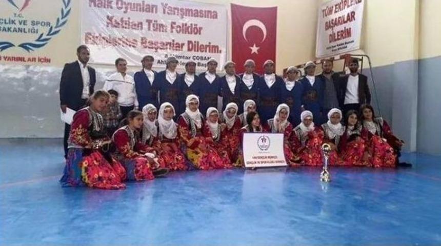 Vanlı Halkoyunları Ekibi Grup Birincisi Oldu