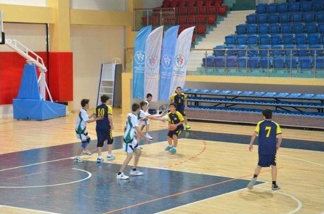 Hentbol Grup M&uuml;sabakaları Sona Erdi 1