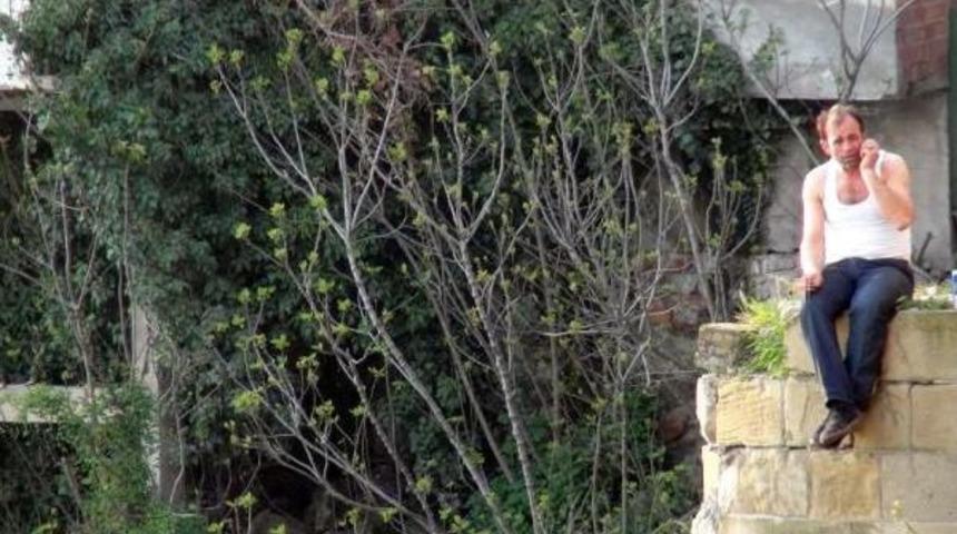 Yine K&ouml;pr&uuml;ye &Ccedil;ıkıp Intihara Kalkıştı