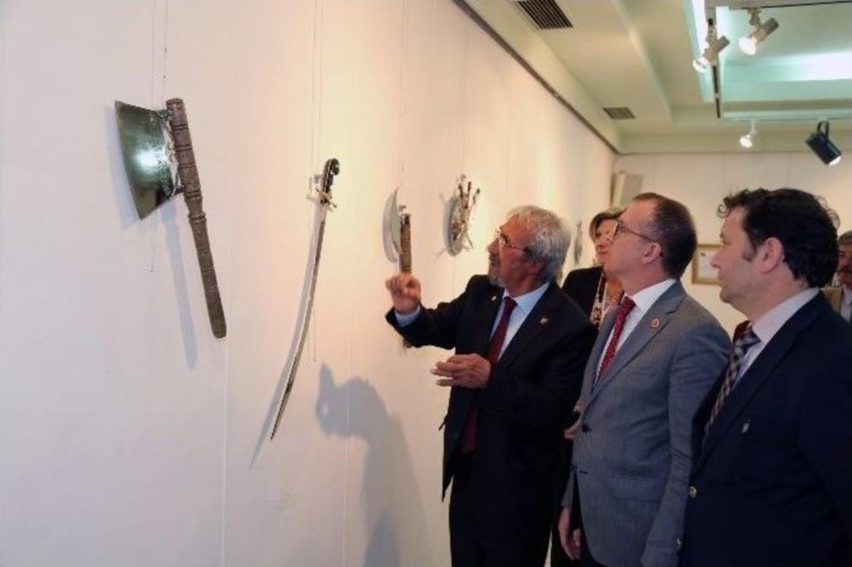 &Ccedil;atal Kaşık Heykeller, B&uuml;y&uuml;ledi