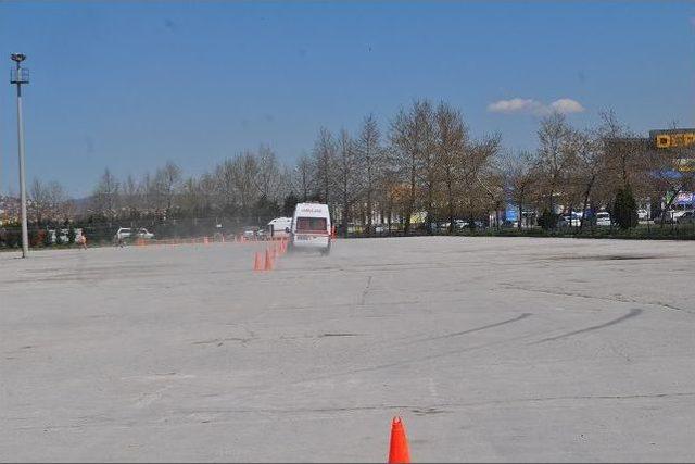 Ambulans Sürüş Teknikleri Eğitimi Aldılar