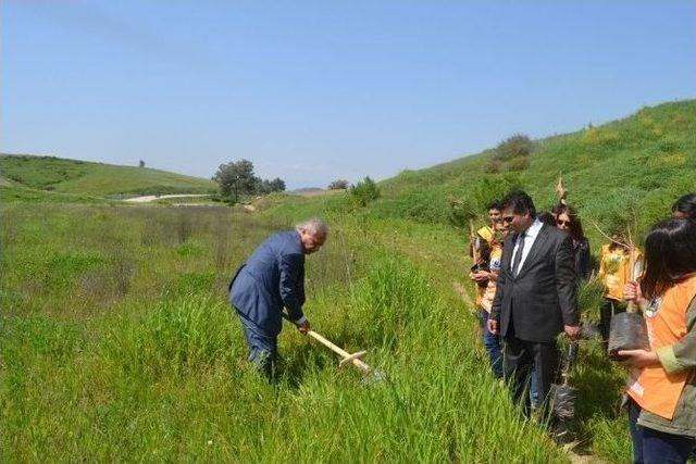 Adana Geçlik Merkezi Tarafından Ağaç Dikme Etkinliği