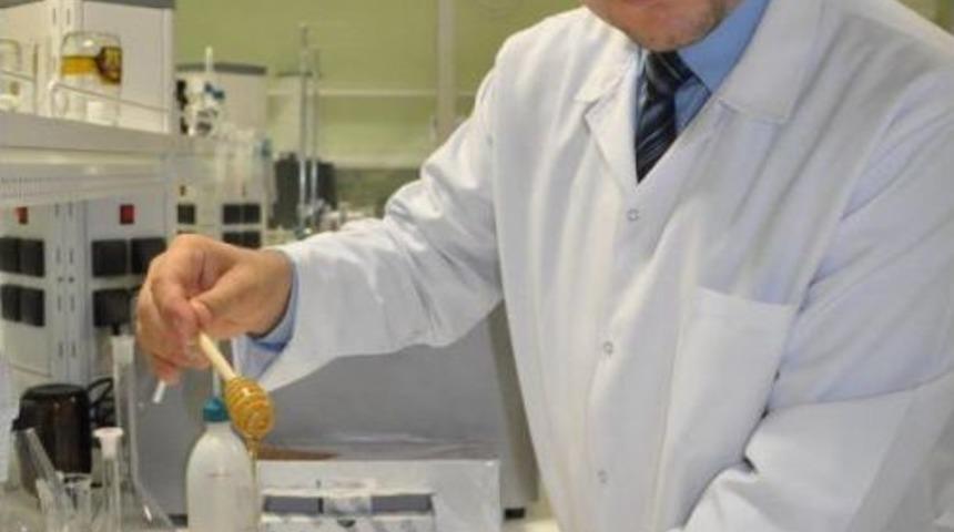 Yrd.do&ccedil;.dr.&ouml;zt&uuml;rk: Bal Binlerce Yıl Krali&ccedil;elerin G&uuml;zellik Iksiri Oldu