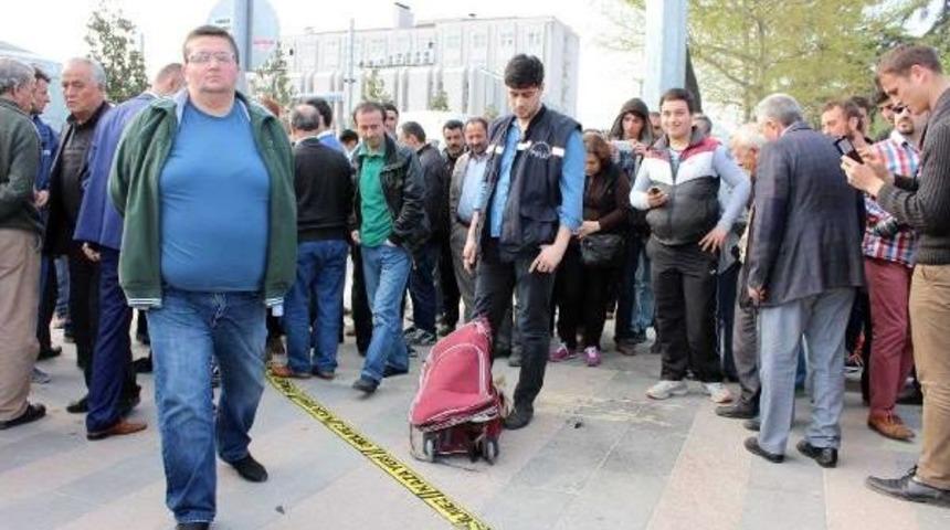 Yol Kenarına Bırakılan &Ccedil;anta Bomba Paniğine Neden Oldu