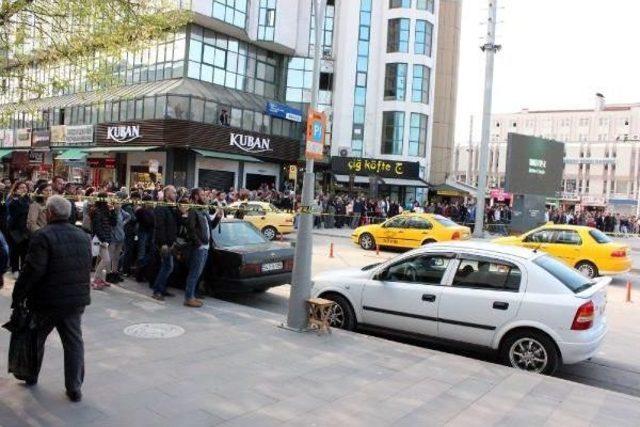 Yol Kenarına Bırakılan Çanta Bomba Paniğine Neden Oldu