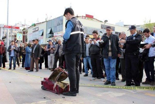 Yol Kenarına Bırakılan Çanta Bomba Paniğine Neden Oldu