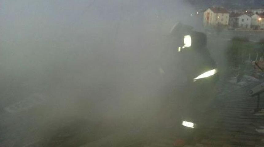 Yangında Anne Ve 2 &Ccedil;ocuğu Dumandan Hastanelik Oldu