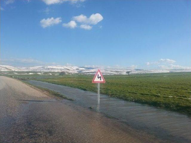 Nisan Ayında Yağan Kar Çiftçileri Vurdu