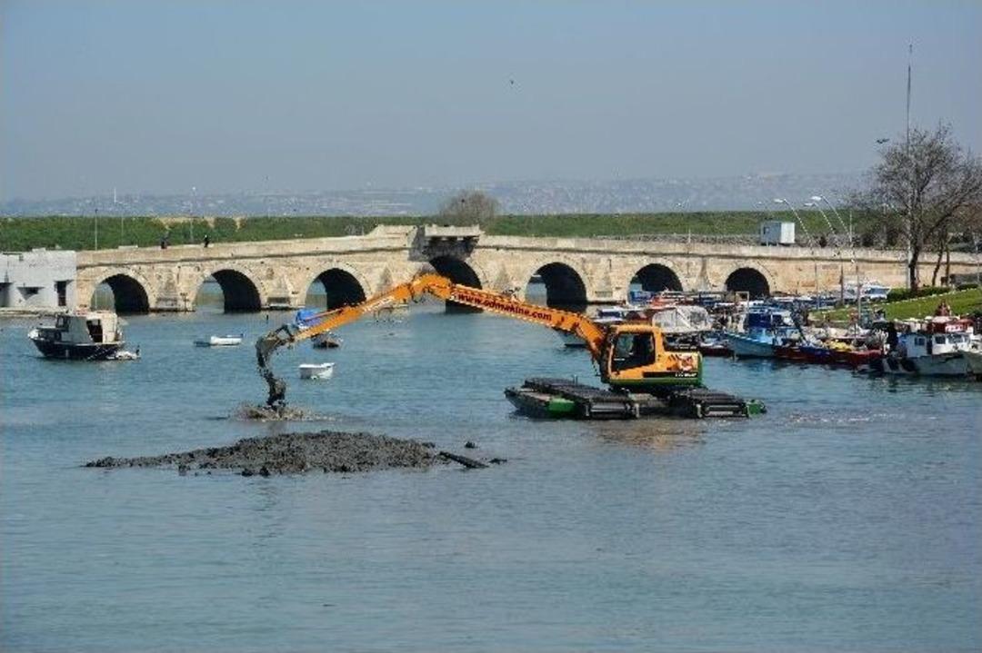 B&uuml;y&uuml;k&ccedil;ekmece G&ouml;l&uuml;&rsquo;nde Islah &Ccedil;alışmaları S&uuml;r&uuml;yor
