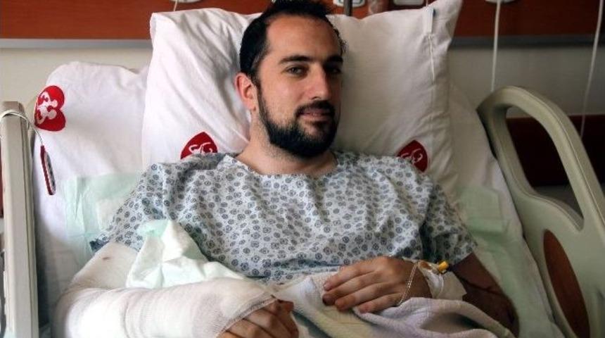 İngiliz Turist K&ouml;peklerin Saldırısına Uğradı