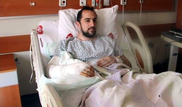 İngiliz Turist K&ouml;peklerin Saldırısına Uğradı 2