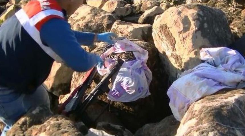 Diyarbakır'da Kan Davalı Iki Aşiretin Arazisinden Silah Ve M&uuml;himmat &Ccedil;ıktı