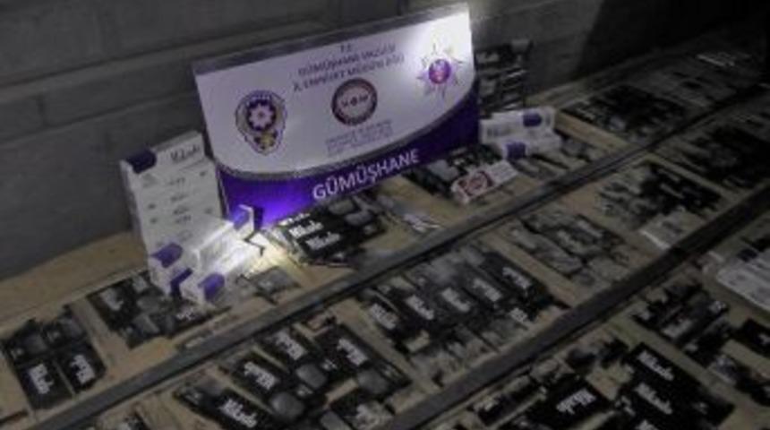 G&uuml;m&uuml;şhane&rsquo;de 17 Bin 950 Paket Ka&ccedil;ak Sigara Ele Ge&ccedil;irildi