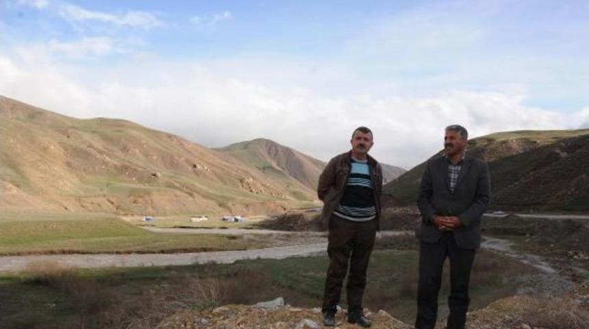 Ka&ccedil;ak Avcıların Peşindeler