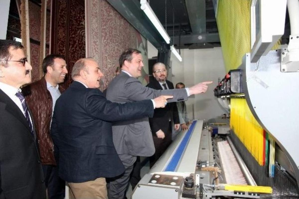 Ga&uuml;n &Ouml;ğrencileri Halı Dokumayı Tezgahında &Ouml;ğrenecek
