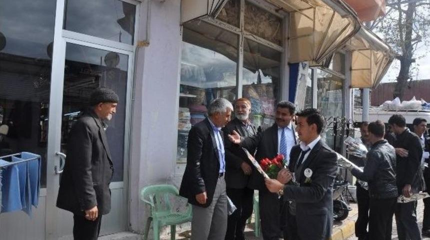 Gerger M&uuml;ft&uuml;s&uuml;, Vatandaşlara G&uuml;l Dağıttı