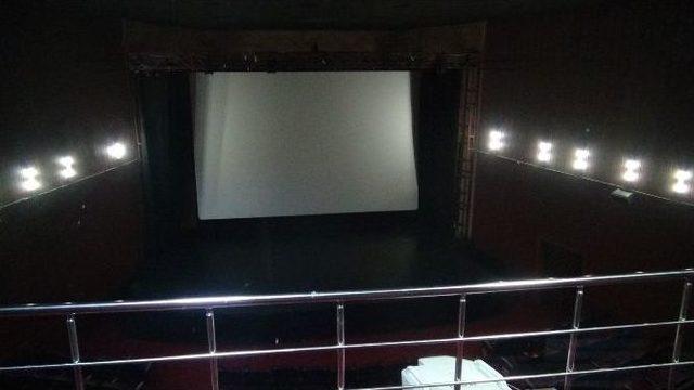 Yılmaz G&uuml;ney Sinemas&rsquo;nda 3 Boyutlu Filmlerin G&ouml;sterimine Başlandı 1