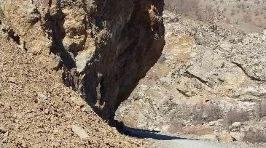 Kulp-muş Karayolunda B&uuml;y&uuml;k Tehlike