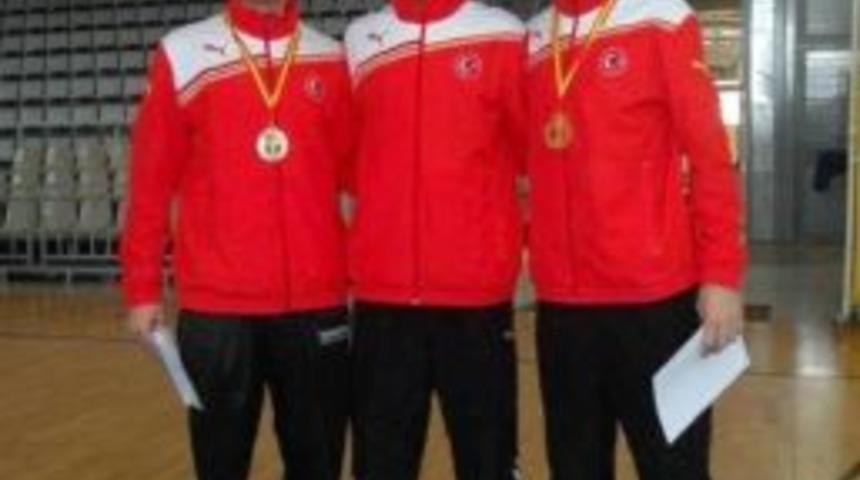 Başkan &Ouml;zaltun&rsquo;dan Milli Tekvandoculara Kutlama