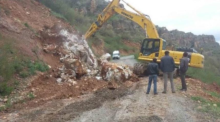 Kapanan Yolu Belediye Ekipleri A&ccedil;tı