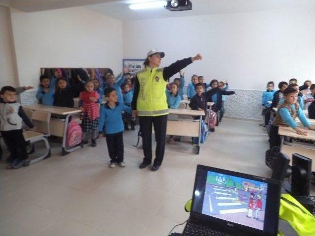 Afyonkarahisar&rsquo;da &Ccedil;ocuklar Trafik Kurallarını &Ouml;ğrendi 1