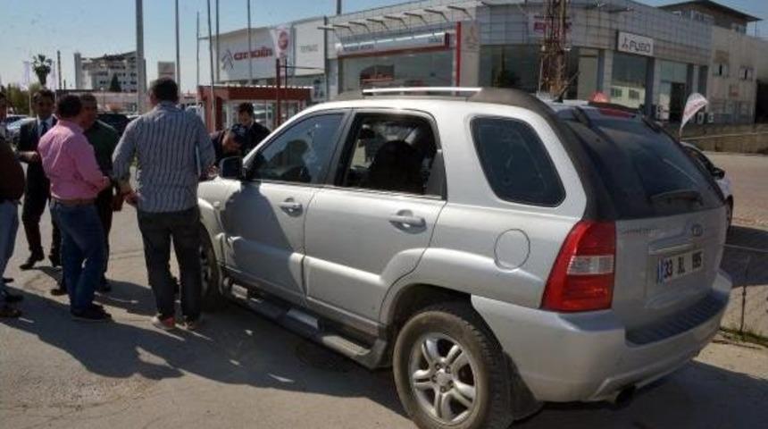 10 Saniyede Otomobilin Camını Kırıp Bilgisayarı &Ccedil;aldılar
