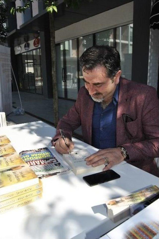 Gazeteci Yazar İhsan Yılmaz, İmza Gününde Hayranlarıyla Buluştu