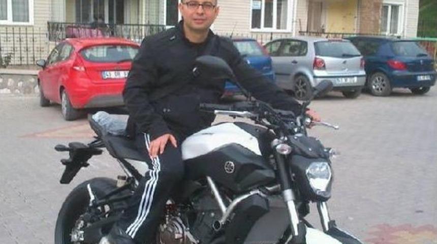 Motosiklet Tır'a &Ccedil;arptı: İla&ccedil; M&uuml;messili &Ouml;ld&uuml;, Doktor Ağır Yaralandı