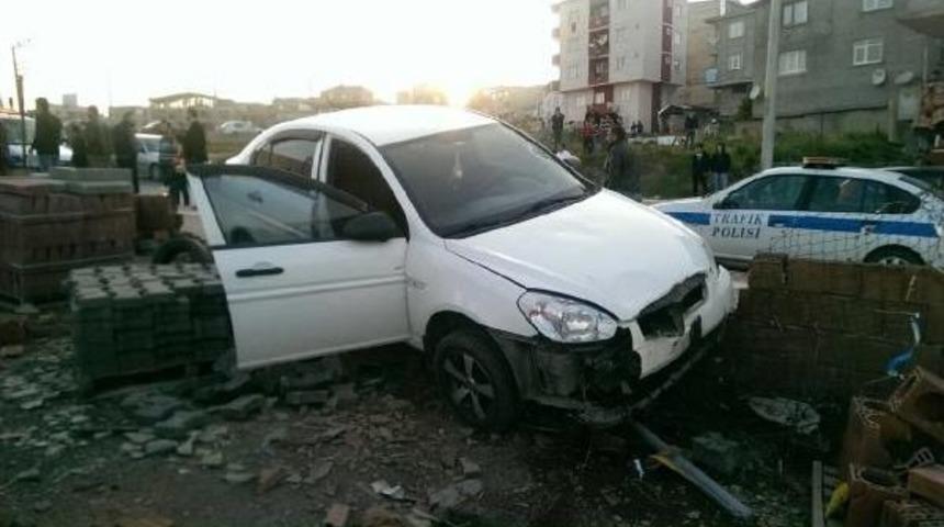 Yayalara &Ccedil;arpan Kadın S&uuml;r&uuml;c&uuml;y&uuml; D&ouml;vmeye Kalkıştılar