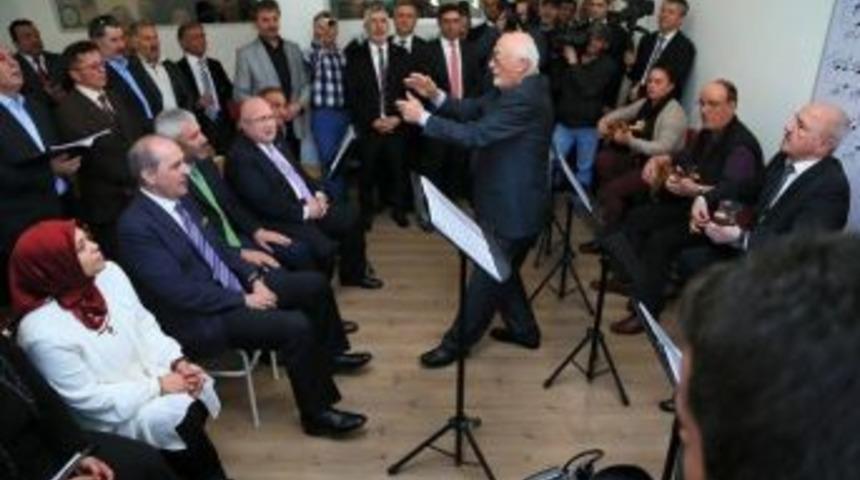 Numan Kurtulmuş&rsquo;tan T&uuml;rk&uuml; Resitali