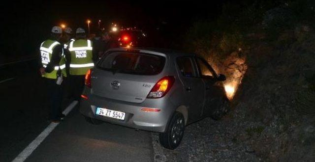 Polis Otomobiline Çarpıp Kaçan Şüpheliler Kayıplara Karıştı