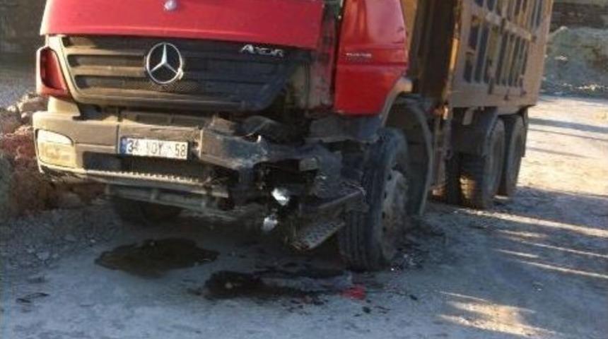 3 Kamyon Birbirine Girdi: 1 Yaralı