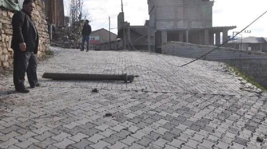 Yüksekova'da Askeri Konvoya Taşlı Saldırı