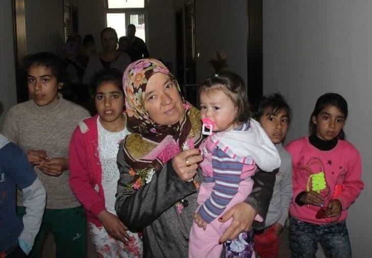 Bakıcı Hastaneye Gidince Çocuk Evde Mahsur Kaldı G2