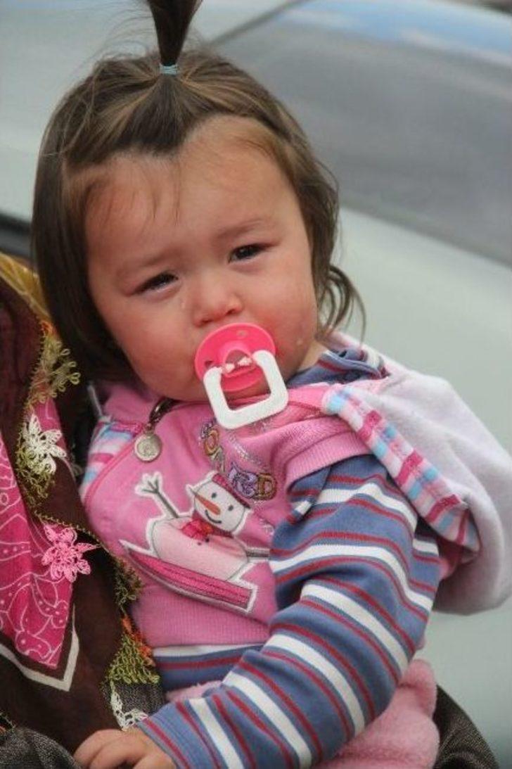 Bakıcı Hastaneye Gidince Çocuk Evde Mahsur Kaldı G1