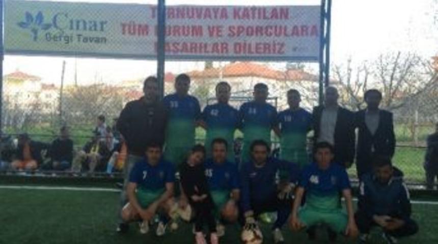 G&ouml;lbaşı&rsquo;da, Kurumlararası Halı Saha Futbol Turnuvası Başladı