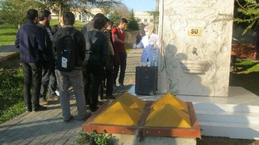 Umuttepe&rsquo;de Sınav &Ouml;ncesi &Ouml;ğrencilere &Ccedil;orba İkramı