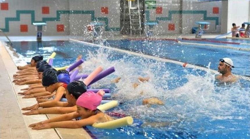 Beyoğlu&rsquo;nda Y&uuml;zme Bilmeyen Kalmayacak