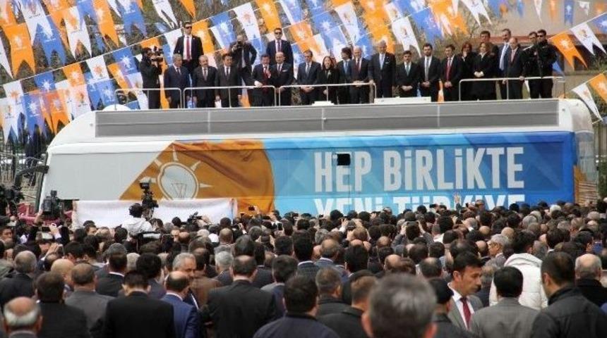 Başbakan Davutoğlu&rsquo;dan Ankara Arena Dışında Bekleyen Vatandaşlar İ&ccedil;in Selamlama Konuşması