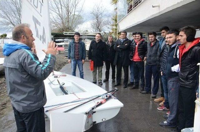 Mekatronik Bölümü Öğrencilerinden Yelken Açılımı