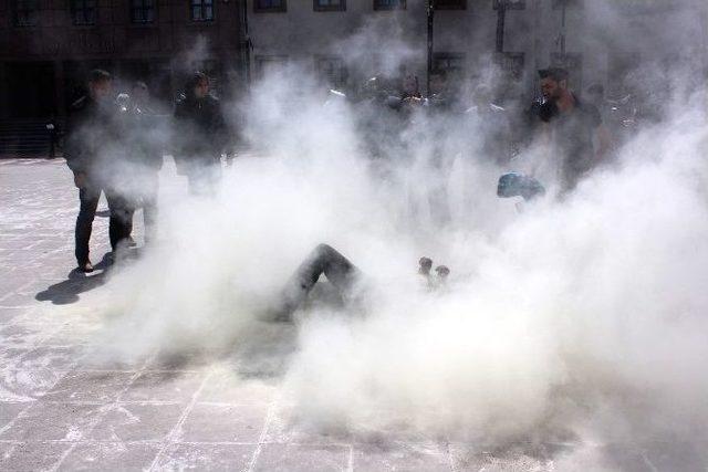 Bu Defa Malatya Valiliği Önünde Kendini Ateşe Verdi