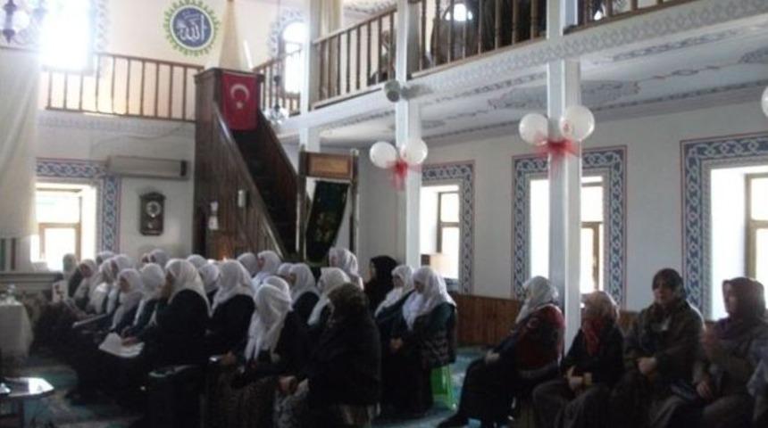 Bayanlar Kutlu Doğum Haftasını Kutladı