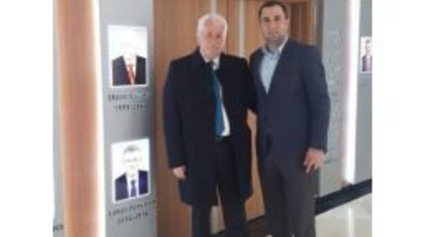 Eski Başkan Yenilmez&rsquo;den K&ouml;rfez Belediyesi&rsquo;ne Ziyaret