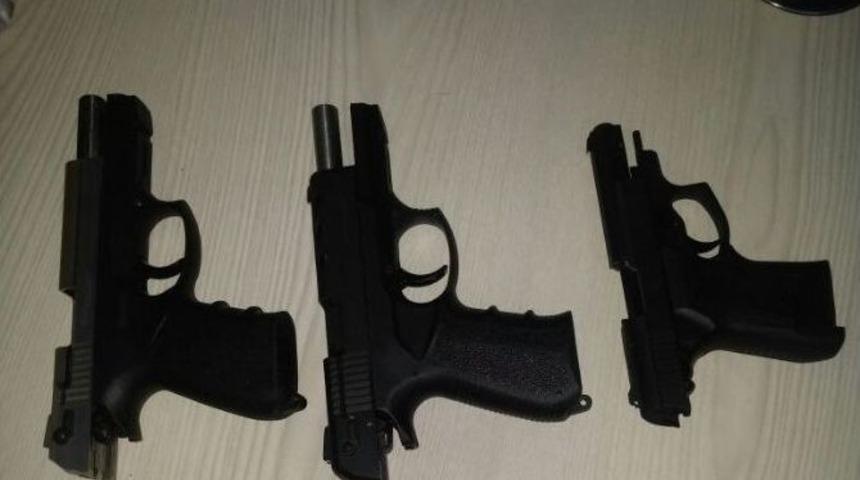 Sakarya&rsquo;da Silah Ka&ccedil;ak&ccedil;ılığı Operasyonu: 1 Kişi Tutuklandı